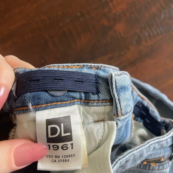 DL1961 Distressed Girls Light Wash Denim Jeans Size 4 - Picture 3 of 5